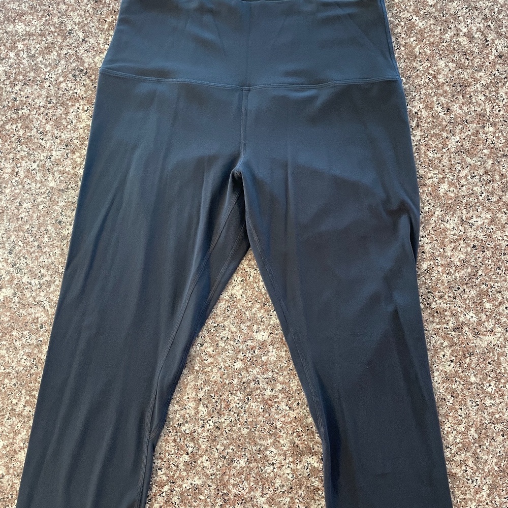 Lululemon Align Crop 21" Dark Gray Color Size 10